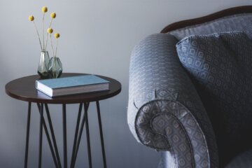 Beistelltisch und Couch