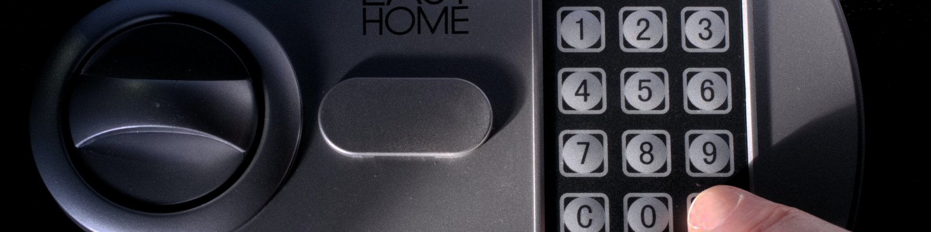 Notöffnung eines Tresors: Wie kann man einen Tresor ohne Schlüssel und Kombination öffnen?